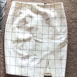 NWT! Banana Republic Cream skirt, size 2, stretchy
